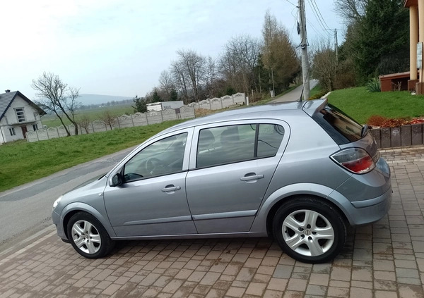 Opel Astra cena 12950 przebieg: 221000, rok produkcji 2008 z Bodzentyn małe 56